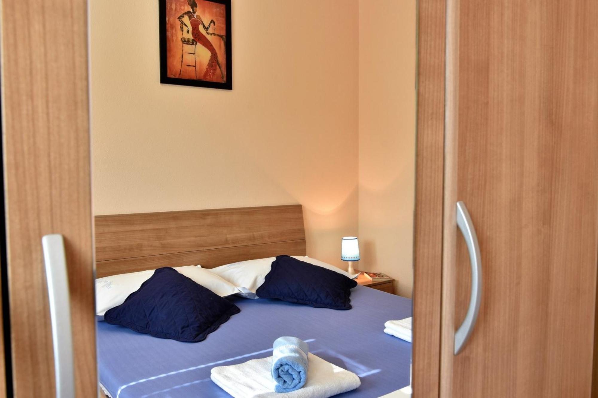 Apartmani Natasa Nino Jezera, Murter Kamer foto
