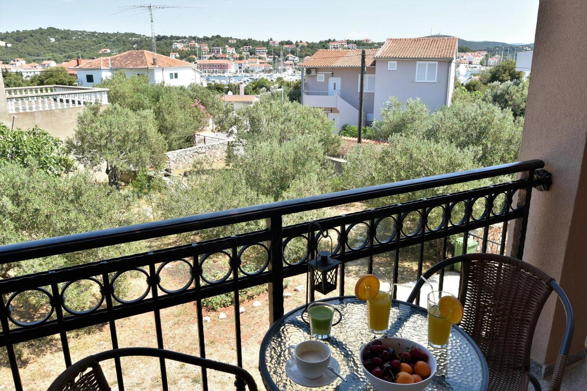 Apartmani Natasa Nino Jezera, Murter Kamer foto