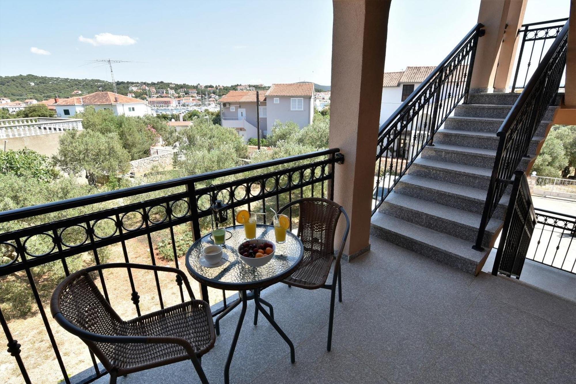 Apartmani Natasa Nino Jezera, Murter Kamer foto