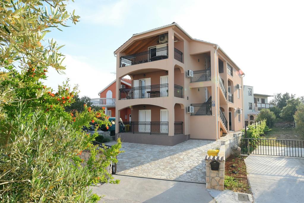 Apartmani Natasa Nino Jezera, Murter Buitenkant foto